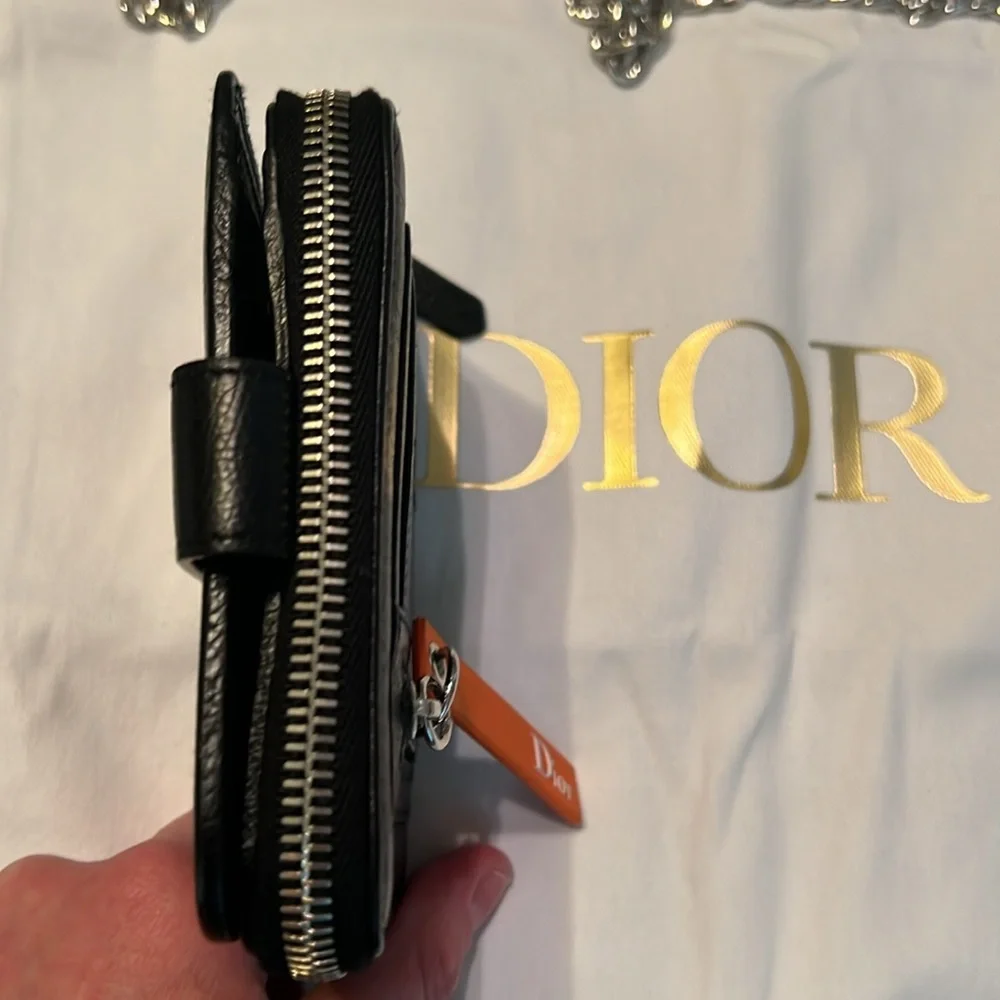 FLASH SALE🔥🔥PRISTINE💗 DIOR SPECIAL EDITION “REMOVE BEFORE FLIGHT WALLET”💗💗💗